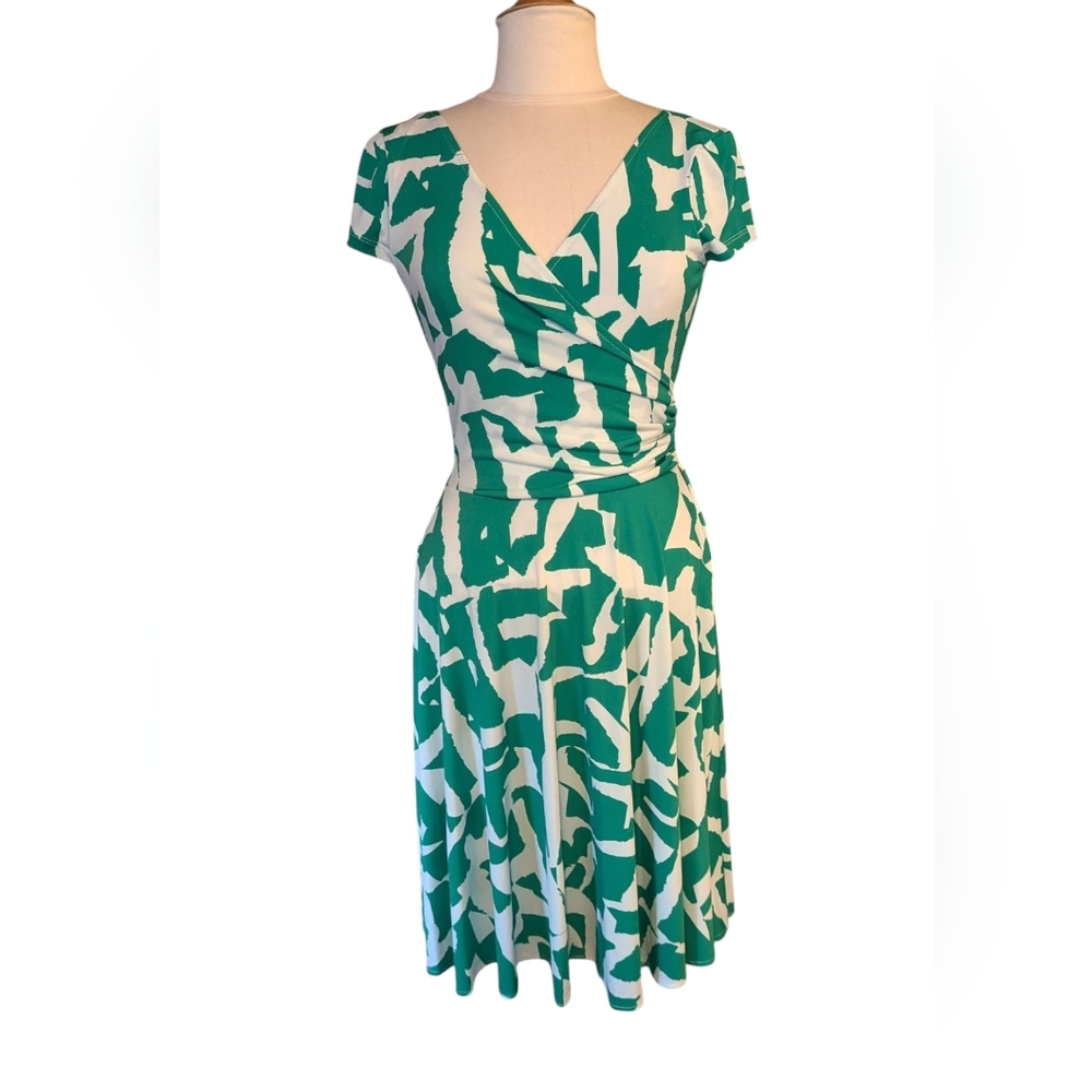 Maggy London Green and White Midi Dress Like New V Neck Wrap Style Size 6